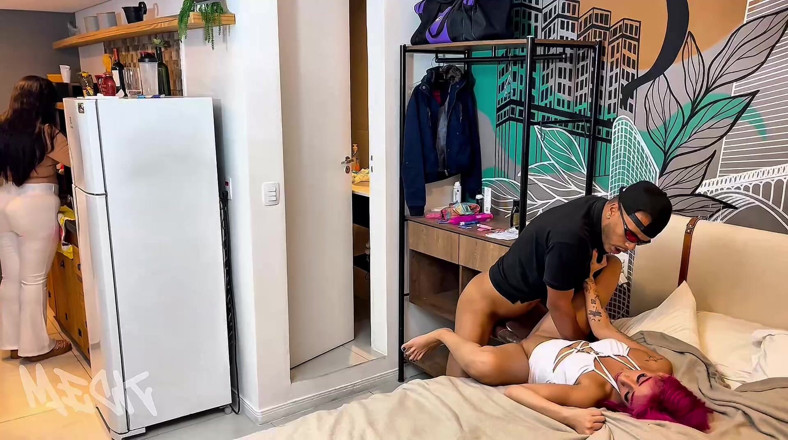 Meck: Malá návštěva od zlobivé Tiffany Carioca, zlobivá holka má ráda...