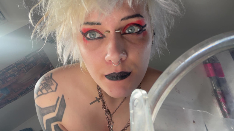 Glitterqueen1999: Glitterqueen1999 Mouth Tour com espelho batom preto