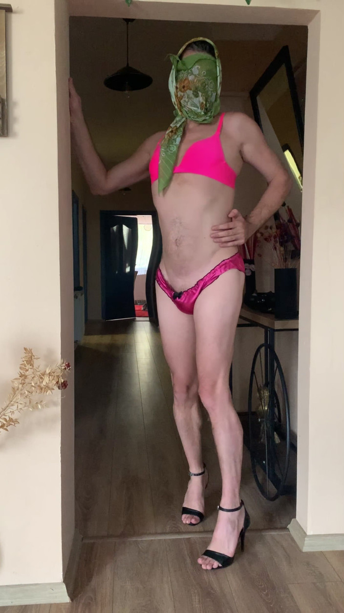 cd_aysemmm: L-am salutat pe angajatul hotelului fără sutien