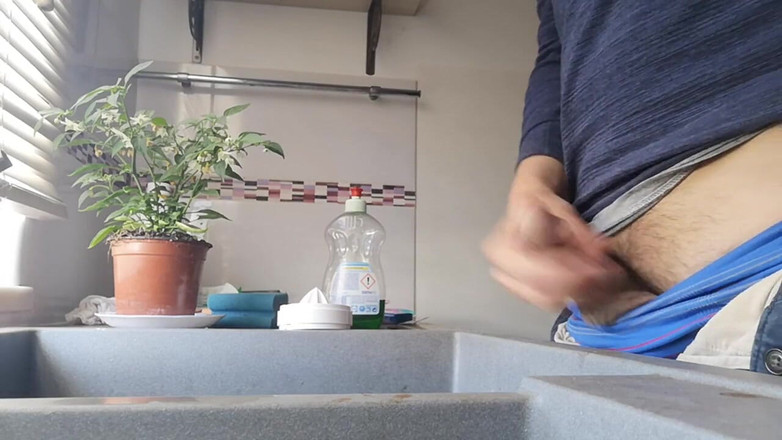 Rafael Torreano: Fregadero de cocina se masturba