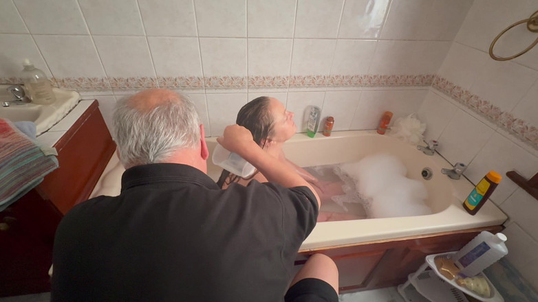 Aaexperiencesltd: Partea 1 când majordomul satanei face baie și masează Domina Satana