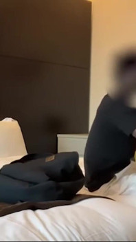 Selvaggio nessun appuntamento senza regole. La bellezza senza reggiseno perde il controllo in un racconto crudo creampie.