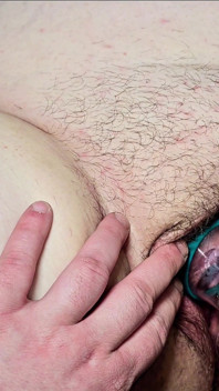 Behaarte große muschi und riesige klitoris, masturbation, weiblicher orgasmus squirtet