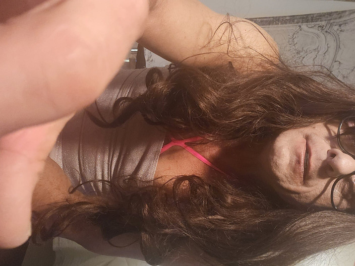 Jasmine Sub: Сисси трахается и кончает дилдо в рот