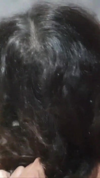 Üvey kız kardeş üvey erkek kardeşini seks için baştan çıkarıyor. Çalısına boşalıyor!