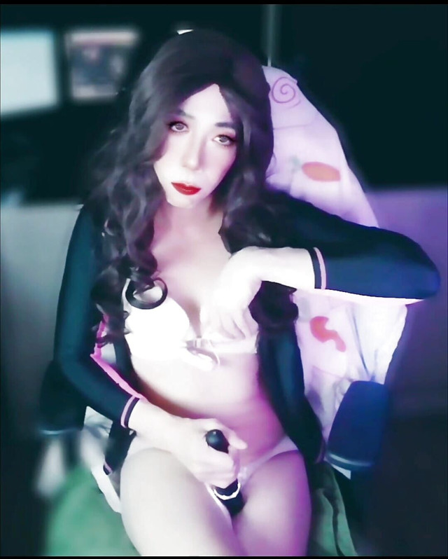 Trans Horny Masterbation on Vibrators While Live Streaming (Sophie yuki)