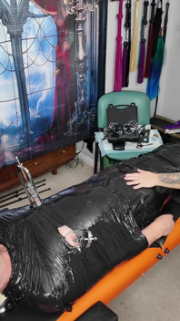 Maîtresse Izar fait de son dexter
