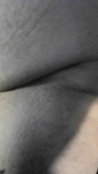 Tvrdý péro buší do falešné kundičky a mega stříkání sexy mrdky