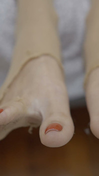 MILF matang mengusik dengan Kaki Nilon Semata-mata