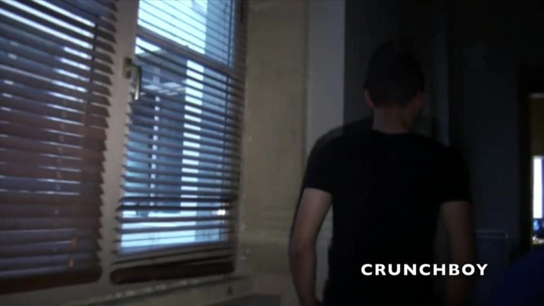 Crunch Boy: Billy latin üst düzey usta tarafından spor ayakkabıyla sikiliyor