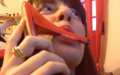 Nicoletta Embassi: Ghairah Nicoletta untuk Kasut dan Pisang