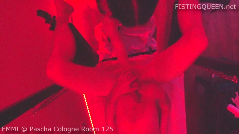 FISTINGQUEEN: เฟมดอม หมัดรูตูดสุดขีด elbow deep ในซ่องเยอรมัน