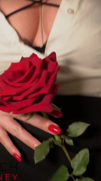 Mujer de negocios caliente en traje de negocios sexy tiene una reunión de sexo romántico de San Valentín con el Boss_short - business-bithc