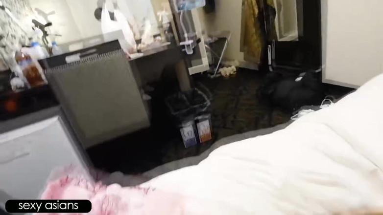 Asian cutie: Kerjaya dayc yang serius menunjukkan sisi rahsianya sebagai detik persendirian...