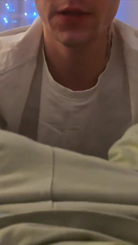อมควยแฉะๆให้หนุ่มร่างสองควยใหญ่และพาเขามาถึงจุดสุดยอด