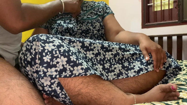 Karthi: Cowok tamil lagi asik nyepong toket dan jilat memek tante...