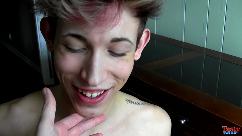 Tasty Twink: Schwanzlutscher blake bekommt eine freude