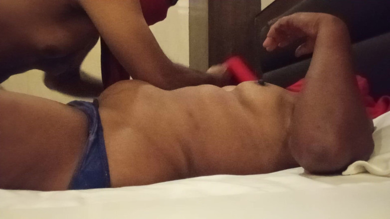 Your Shona: 带我的继母到我的卧室后，我操了很多次（你的shona）