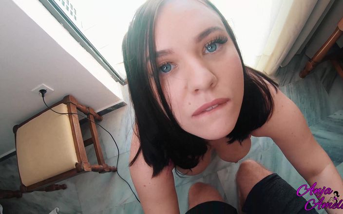 Anja Amelia: Léto - šukání slunce a zezadu