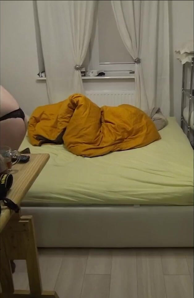 TrannySexyFeet: Desnudándose, sexy pies trans y juego de culo