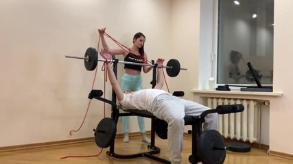 Petite Princesses Femdom: Stăpâna roșcată Sofi în ciorapi albaștri stând pe față și venerând curul,...