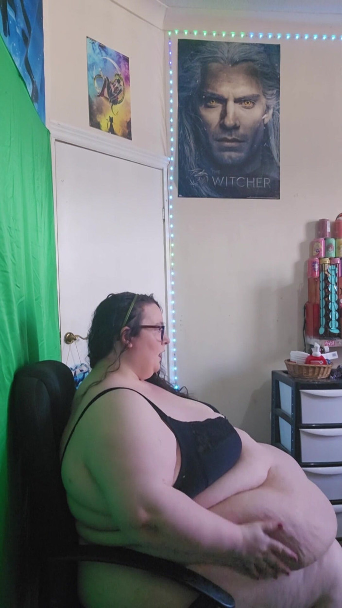 SSBBWLadyBrads: Side on Belly Goddess SSBBW Ladybrads