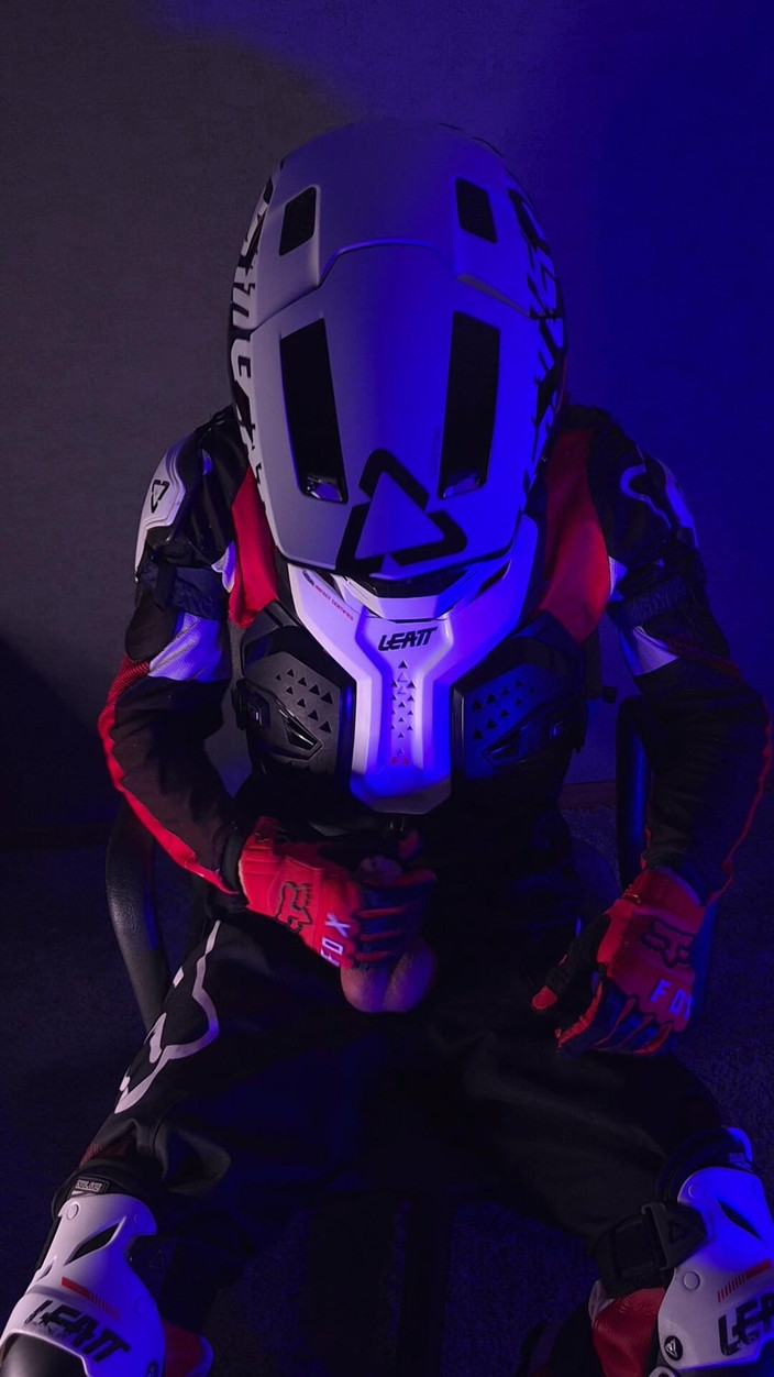 Sneakersmax98: Horny Biker Cuming at Night
