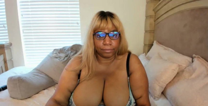 Josie4yourpleasure: Josie4yourpleasure - 网络摄像头表演录制