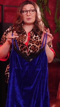 Încearcă Haul: Blue Velvet Dress! Modă cu forme, mamă sexy de alături! Arya Grander