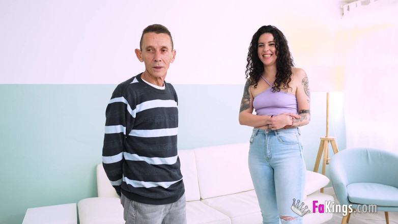 FAKings: Daha önce hiç yaşlı bir adamla sikişmedi ama Sara Salamanca öğrenecek!