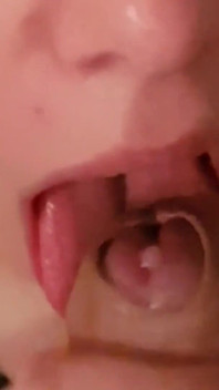 Close-up eigengemaakte cumshot en sperma slikken compilatie #1
