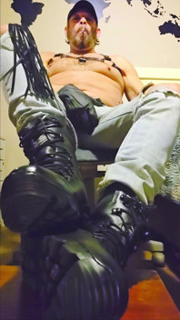 Cash Master Leather Smoker
