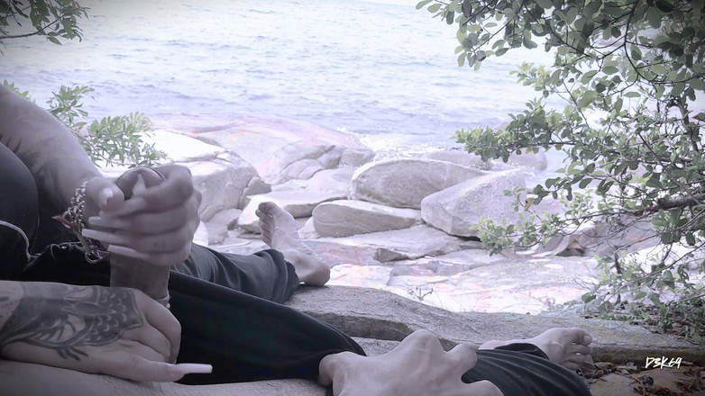 D3k69: Handjob Surprise Ejaculation on the Beach