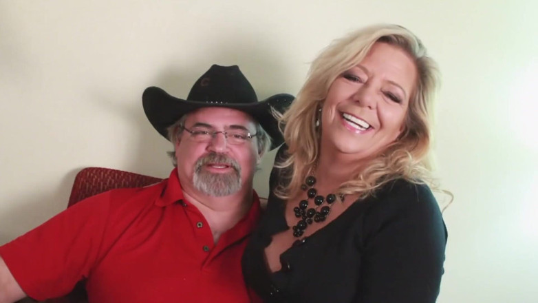 Dirty male dom, femdom, spanking and pegging vids: Behaarte milf in high heels reitet den schwanz eines jüngeren...