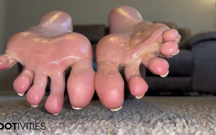 footivities: Olejová tření chodidel - Nohy fetiš od Ivys Feet