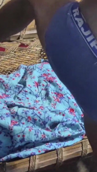 Abang tiri menangkap adik tirinya dan pergi berkongkek keras