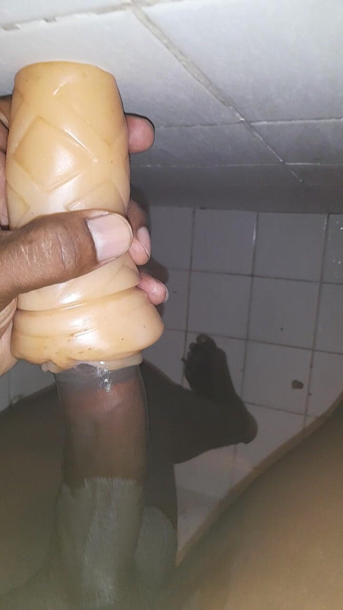 Black guy: Masturbare S8 E5