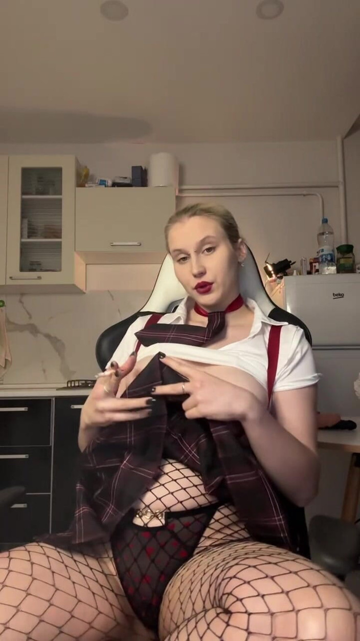 MertyXXX: Fumo Uno Tras Otro