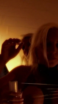 La milf tedesca viene inseminata dal vicino