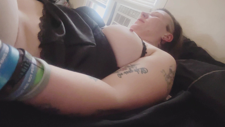 Thekookiejar: Cô ấy ăn âm hộ của mình cho đến khi cô ấy đến mạnh bạo