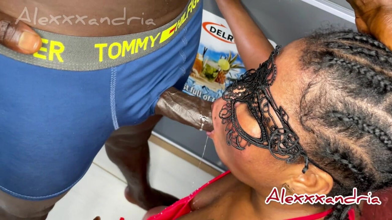 Alexxx and aria: Утрьох міська мадам дозволяє своєму чоловікові трахнути її спокусливу покоївку