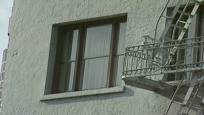 Vintage Climax: Dvě milfky tvrdě šukají na posteli