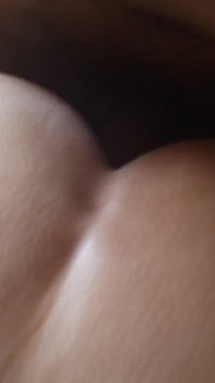 Voisine infidèle pendant que son mari se baigne