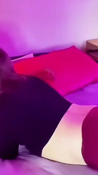 Fazendo-o Se Contorcer De Puro Prazer - Garota TS Gostosa