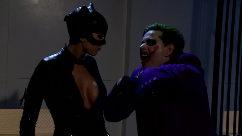 Very hot hardcore: Sexy catwomen e harley quinn vengono scopate da joker