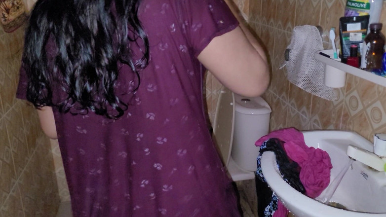 Tasnim Zara: È così divertente fare un bagno da soli in bagno