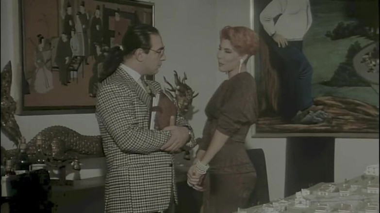 pornitaliangraffiti: L'architetto Incula Milly Sul Tavolo