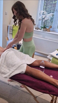 Nowa studentka masażystka drugi kąt