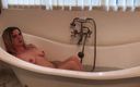 Erin Electra: Erin SPH dans le bain