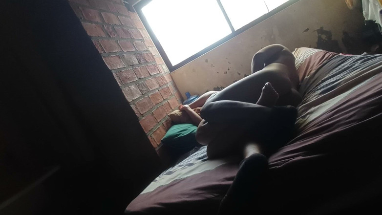 E-Alfa: Eu sou uma prostituta, eles me fodem do lado